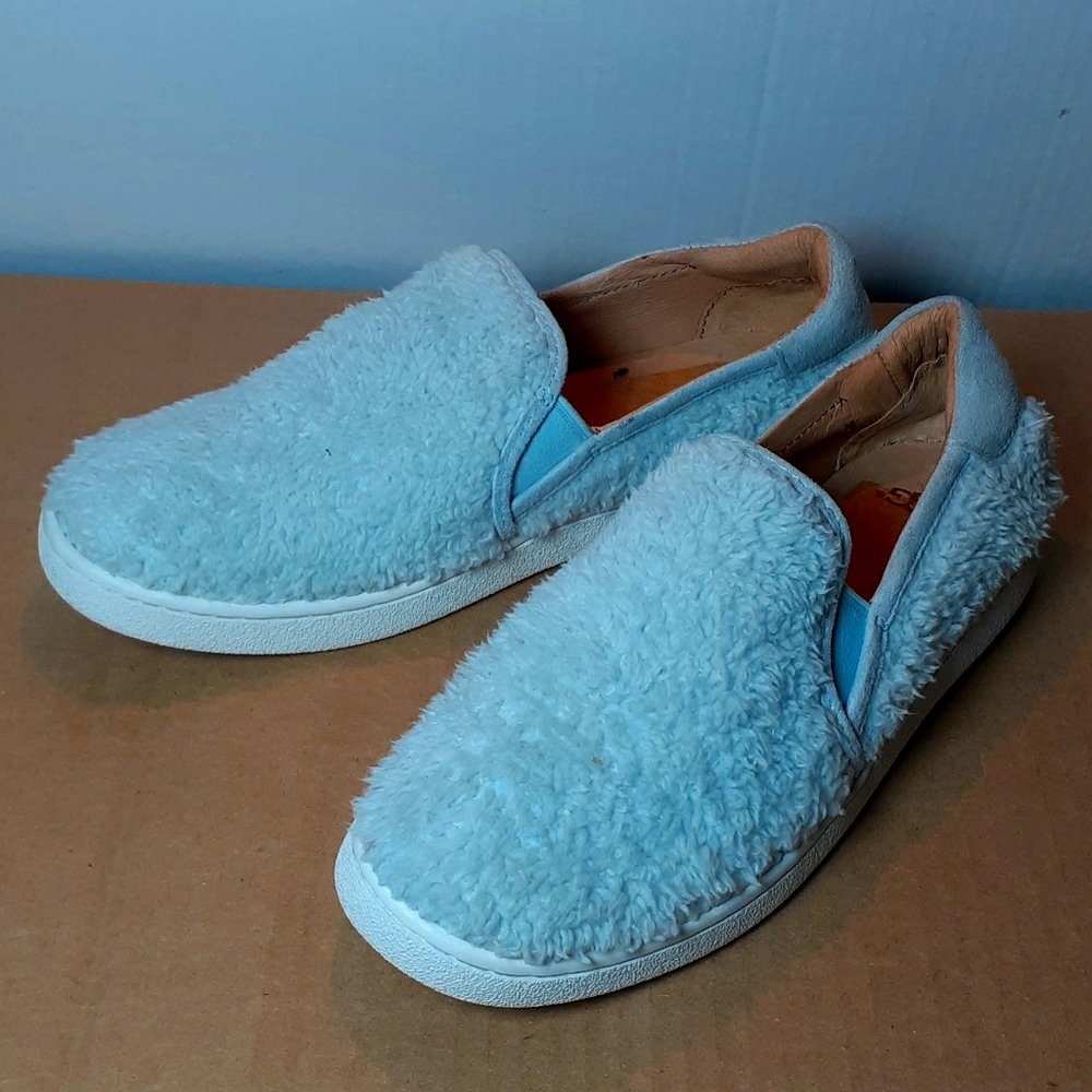UGG Classic Slip-Ons sneakers
